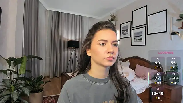 NicoleLuv online show from December 4, 2:52 pm