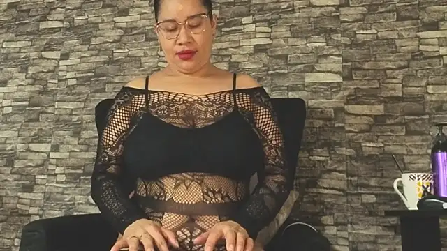 alondrabigtits online show from November 4, 12:10 pm