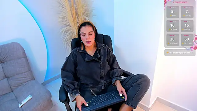 Ada Monroe10 online show from September 19, 1:54 pm