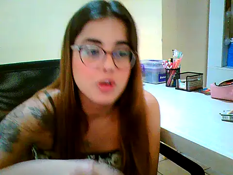 Snapshot of maliamiller chatting on October 23, 9:26 am maliamiller online show from October 23, 9:26 am