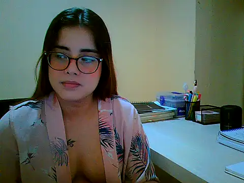 Snapshot of maliamiller chatting on September 17, 4:10 am maliamiller online show from September 17, 4:10 am