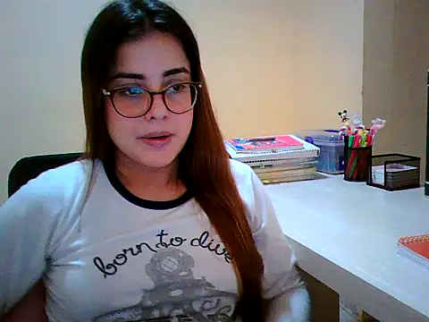 Snapshot of maliamiller chatting on October 2, 4:28 am maliamiller online show from October 2, 4:28 am