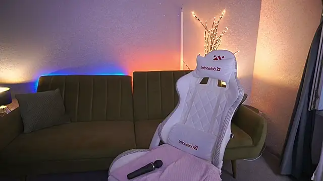 AnikaJane online show from October 7, 2:21 pm