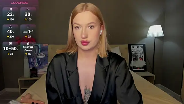 Emma  Leee online show from October 5, 12:59 am