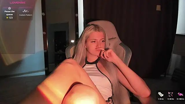 Lana Younes online show from November 13, 11:20 am