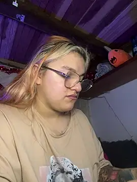 SophiaWeestt99 online show from March 2, 5:08 am