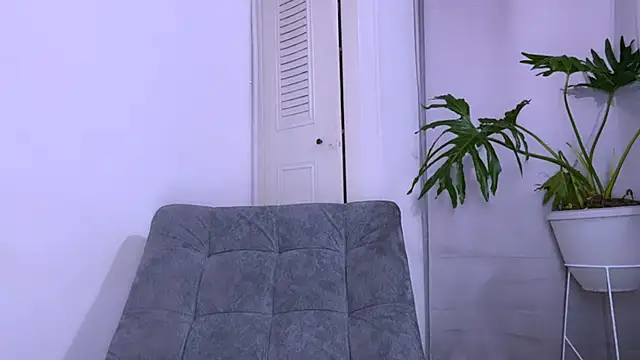 Miiafoxxx online show from December 23, 3:32 am