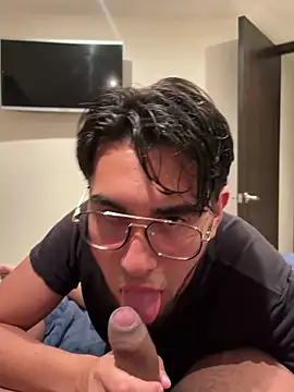 thiagowes online show from October 3, 6:40 am