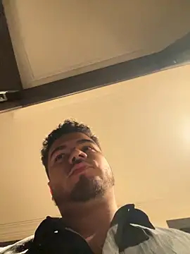 thiagowes online show from October 18, 3:09 am