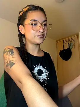 baby lizy online show from October 28, 9:30 pm