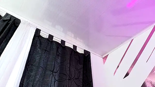 Kitten Hot  online show from October 30, 11:11 am