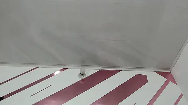 Kitten Hot  online show from February 13, 3:08 am