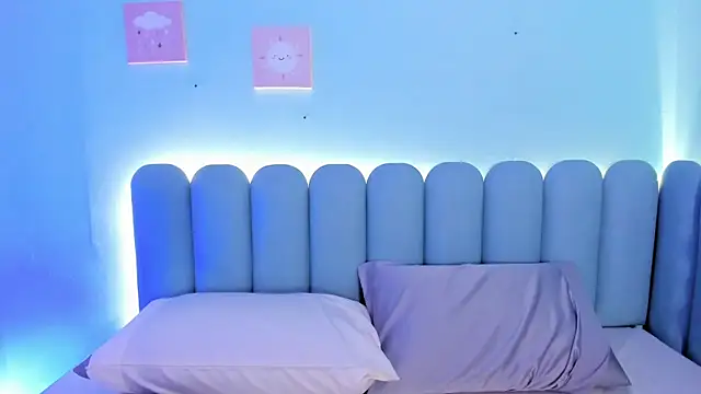 curvy rousi online show from September 10, 11:54 am