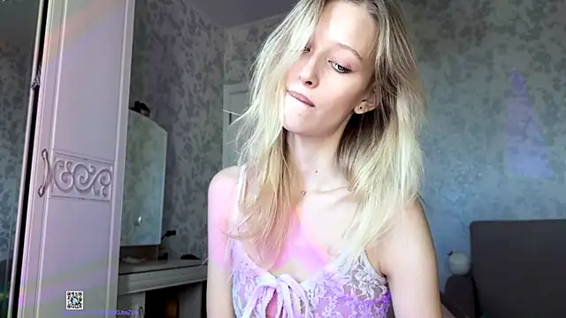 Evvie Summn1 online show from October 4, 8:31 am