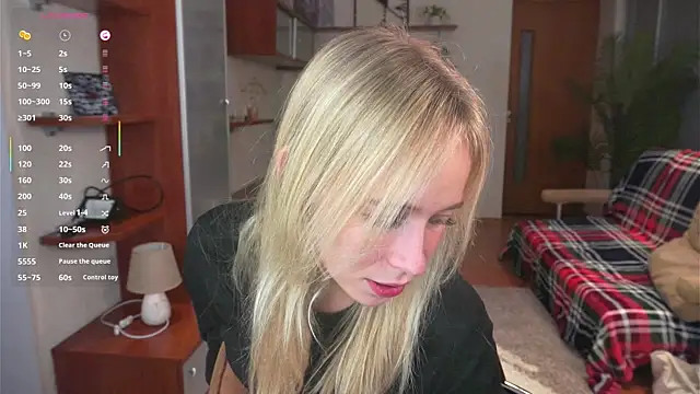 LynetBurby online show from October 24, 5:20 pm