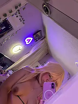 m0ondolly online show from March 15, 7:21 am