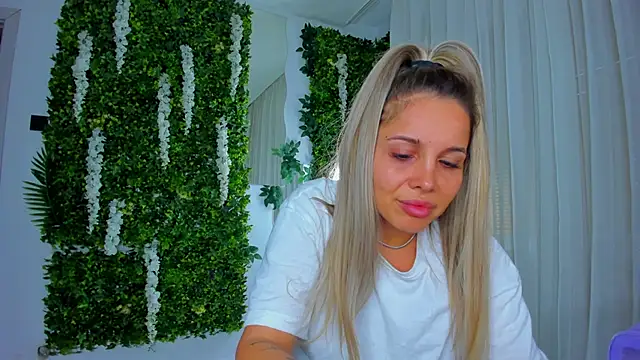 VivienCarter online show from October 6, 2:45 pm