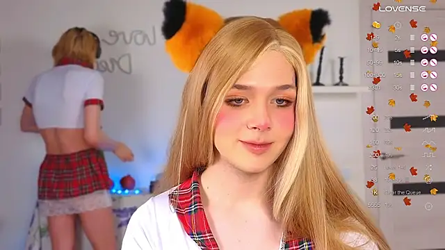  yourFoxy  online show from October 31, 3:27 pm