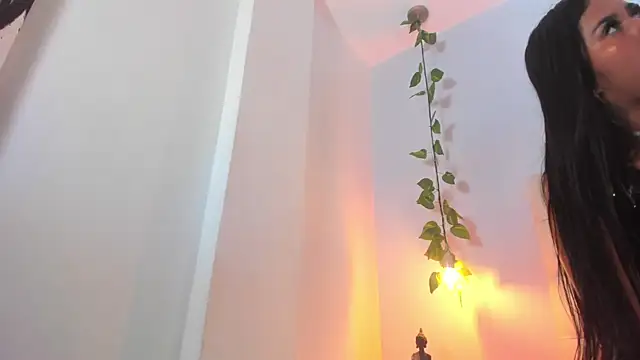 Isabella Flowers online show from November 12, 9:13 pm