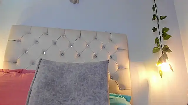Snapshot of Isabella_Flowers chatting on October 19, 9:17 pm Isabella Flowers online show from October 19, 9:17 pm