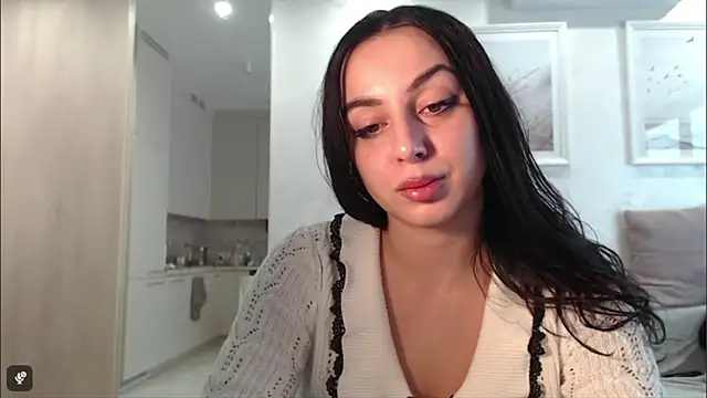 courtneyPerfect online show from November 24, 8:05 am