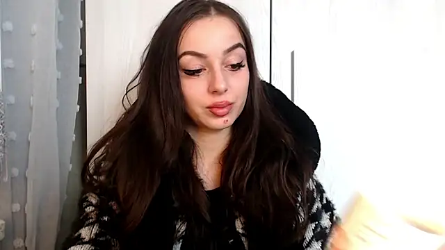 courtneyPerfect online show from April 11, 7:14 am