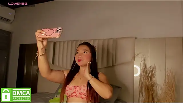 queen angelique online show from April 17, 3:30 am