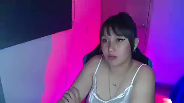 Skarlet Adams28 online show from April 21, 1:42 am