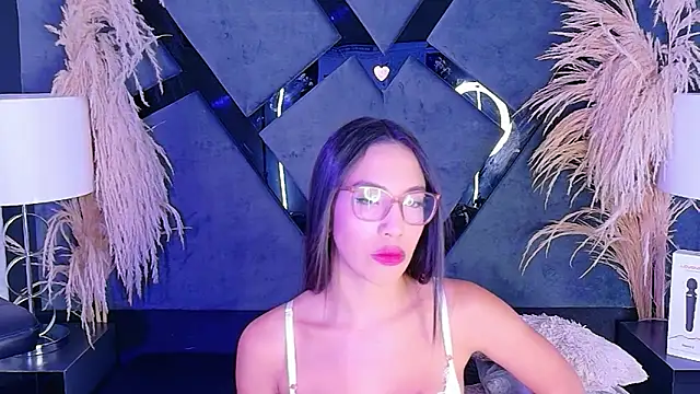 KylieWhite online show from November 3, 1:15 pm