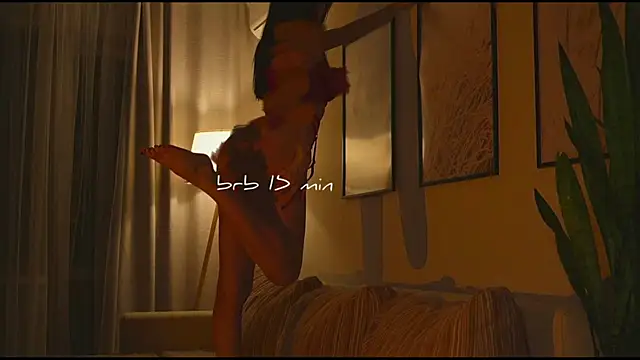 wowmolly online show from April 7, 3:03 pm