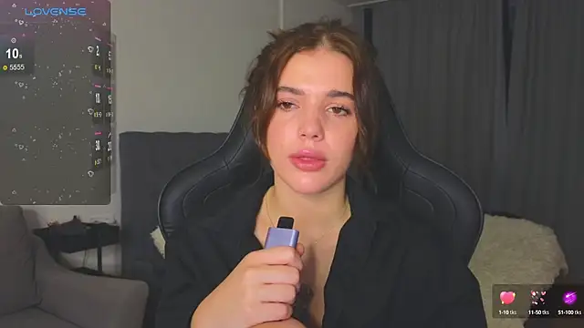 adrianawow1 online show from October 8, 9:19 pm