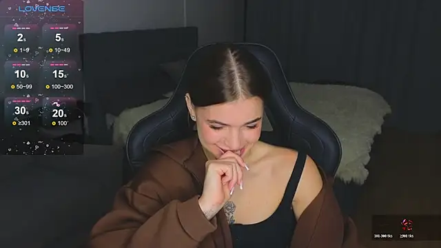 adrianawow1 online show from November 28, 2:47 am