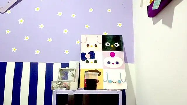 PetiteIvoryQueen19 online show from April 19, 7:08 am