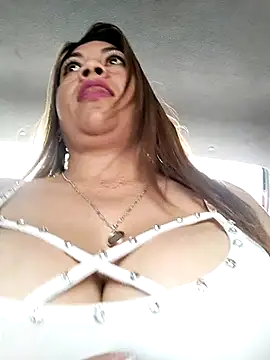 Snapshot of Laura-Hernandez chatting on September 12, 3:08 pm Laura-Hernandez online show from September 12, 3:08 pm