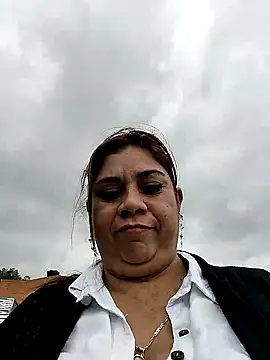Snapshot of Laura-Hernandez chatting on October 4, 4:00 pm Laura-Hernandez online show from October 4, 4:00 pm