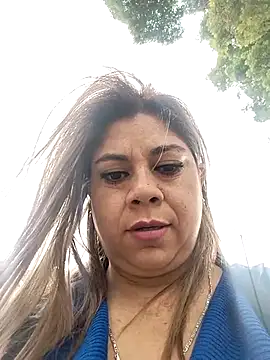 Snapshot of Laura-Hernandez chatting on October 1, 3:28 pm Laura-Hernandez online show from October 1, 3:28 pm