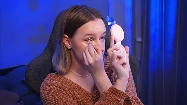 AdeleLoomis online show from October 19, 2:24 am