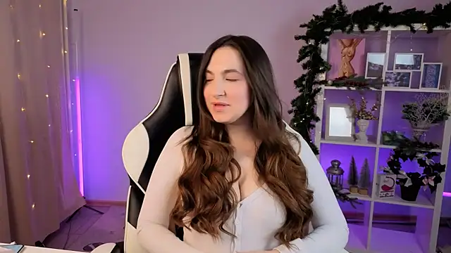 MelissaLovely  online show from February 8, 10:30 am