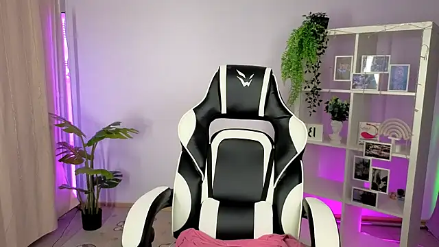 MelissaLovely  online show from November 10, 11:05 am