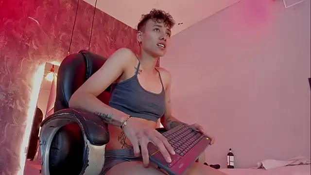 megan 100 online show from April 21, 6:04 pm