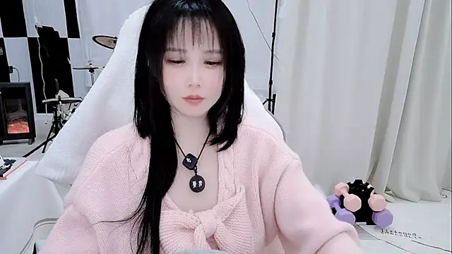 Vaness-a online show from April 5, 4:50 pm