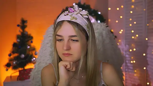 DeboraLarson online show from December 19, 3:32 am