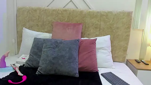 ashley  foxx  online show from October 3, 2:44 pm