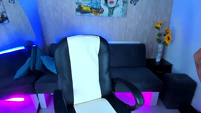 nova sex01 online show from April 8, 9:50 pm