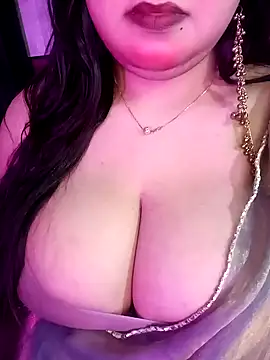 Suhanakhan00 online show from April 10, 10:21 am