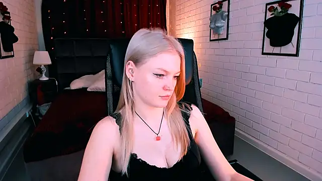 Snapshot of GraceGlamour chatting on October 15, 5:21 am GraceGlamour online show from October 15, 5:21 am