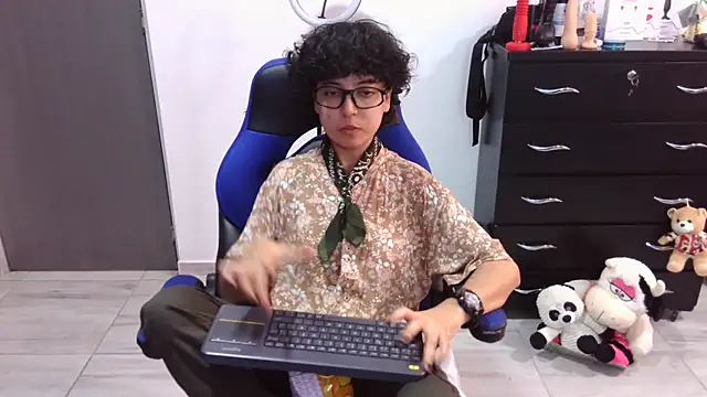 thomascooper7 online show from March 21, 10:04 pm