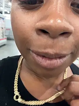 Snapshot of miamiworld chatting on October 21, 11:53 pm miamiworld online show from October 21, 11:53 pm