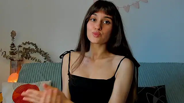 erika hoiree online show from September 21, 7:40 am