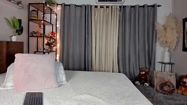 amber maxwell online show from December 13, 8:48 pm